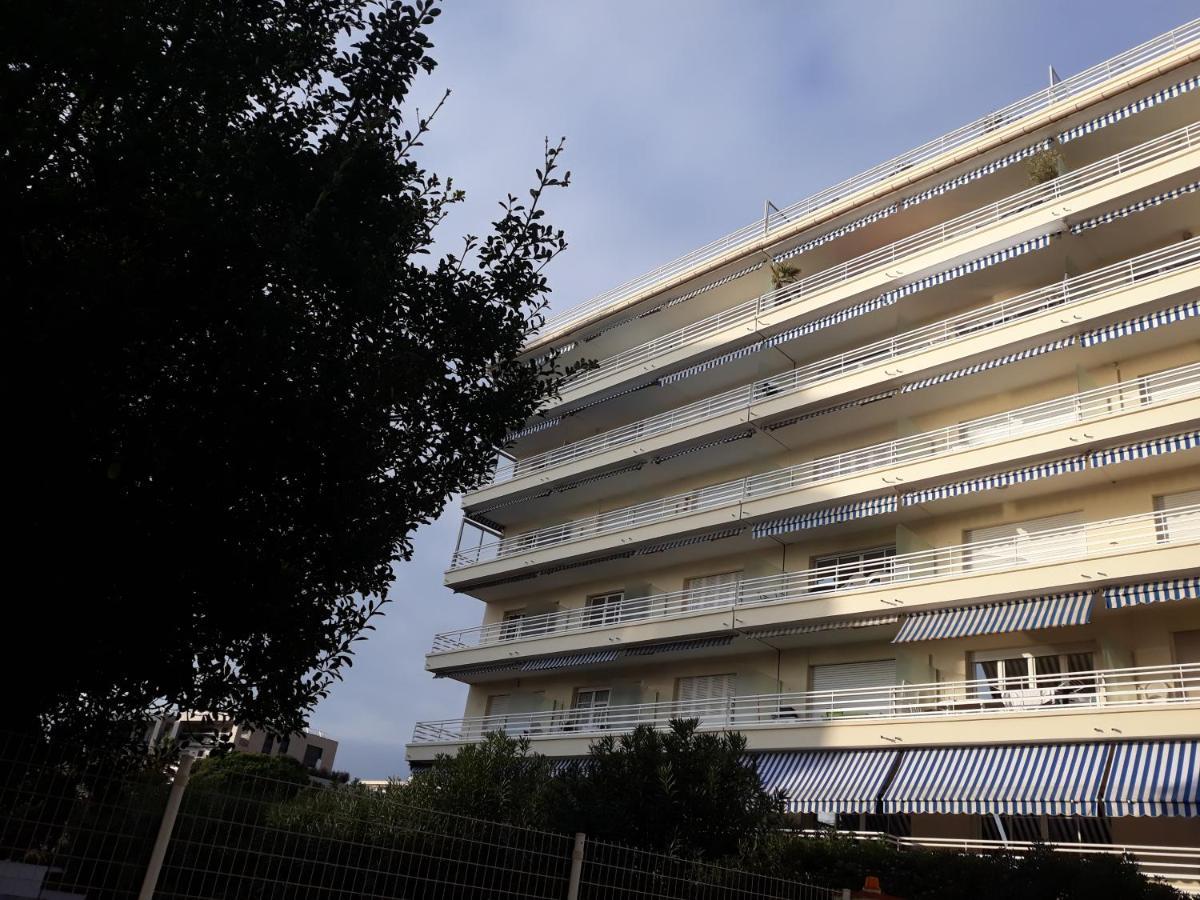 Location De Vacances A Juan Les Pins Appartement Vue Mer 外观 照片